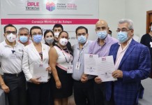 Ricardo Ahued recibe constancia de mayoría