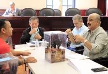 Recibe Ricardo Ahued al campeón nacional de powerlifting