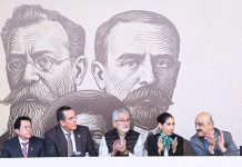 Asiste Alberto Islas Reyes a desfile de la Revolución Mexicana